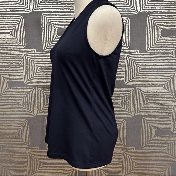 ELLIE KAI Sleeveless V-neck. - Picture 3 of 8